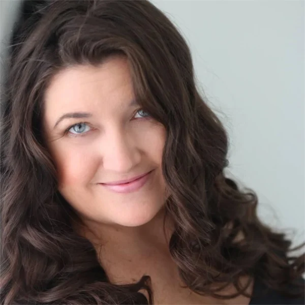 Headshot of Rhonda Jean 1